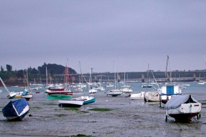 Trockenfallen in einem Gezeiten-Revier, hier bei St. Malo, hat seinen besonderen Reiz.