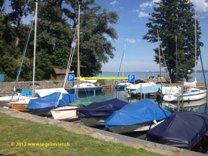 Die Gästeplätze im Hafen von Vaumarcus am Neuenburgersee