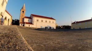 Verwunschen und schön: Der Dorfplatz von Olib