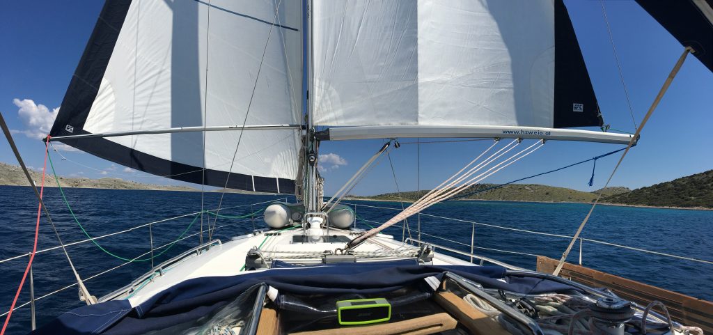 Ausgebaumt vor dem Wind - Auf dem Hochseeschein Skipper Basis Törn