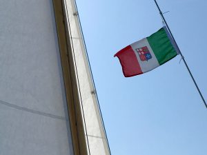 Italien, wir kommen. Die Gastlandflagge ist gesetzt.